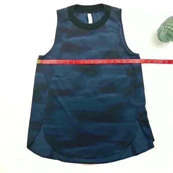 Athleta Navy Zephyr Print Blur Camo Sleeveless Crew Neck Athletic Tank Size XXS - Picture 14 of 15
